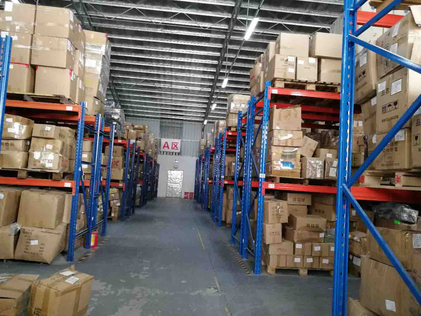 某工厂大型仓库产品仓库